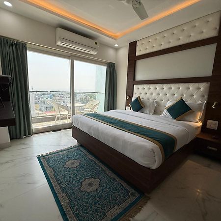 Hotel 7 Heaven Dehradun Bagian luar foto