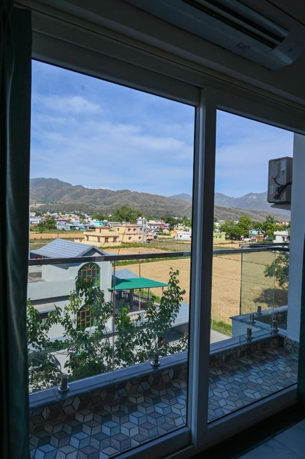 Hotel 7 Heaven Dehradun Bagian luar foto