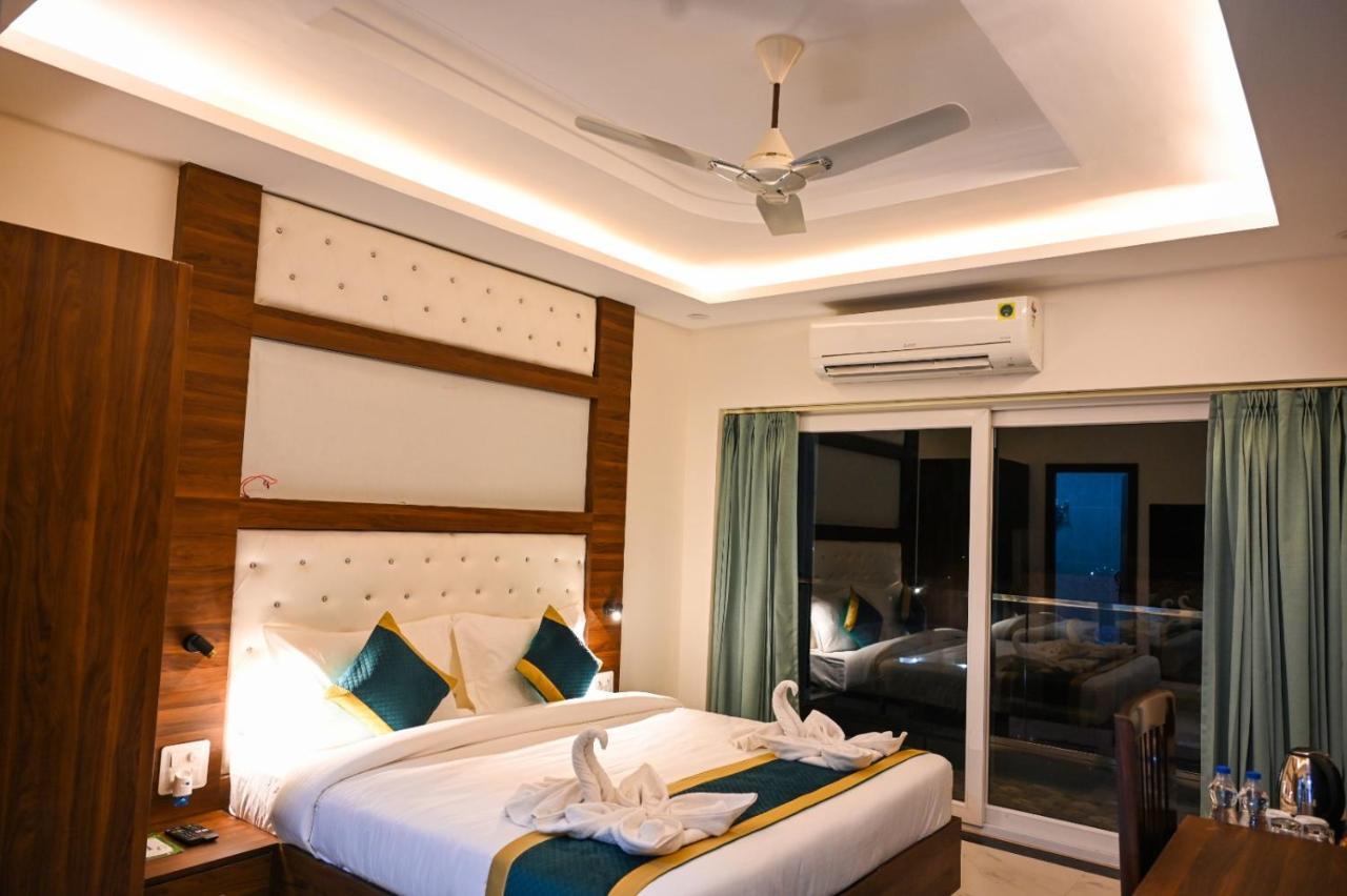 Hotel 7 Heaven Dehradun Bagian luar foto