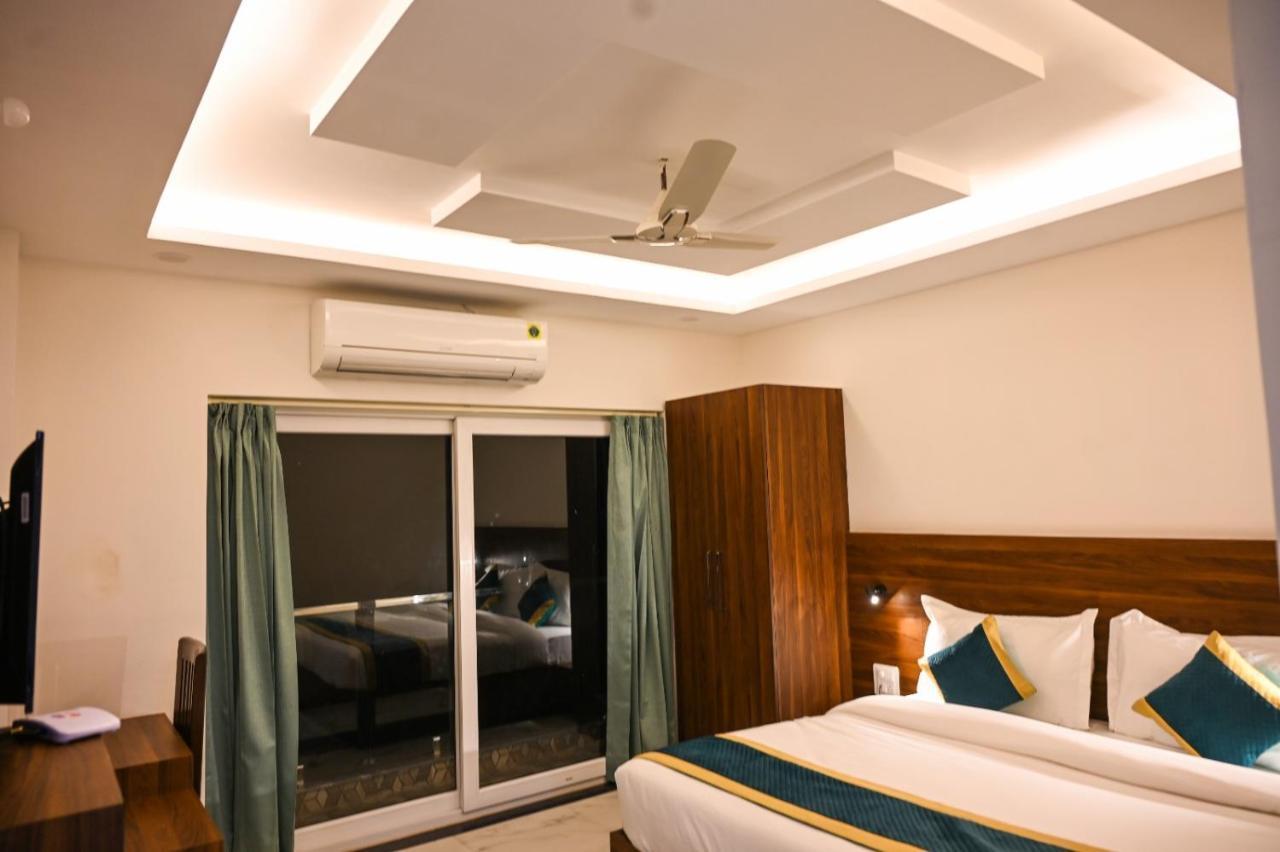 Hotel 7 Heaven Dehradun Bagian luar foto