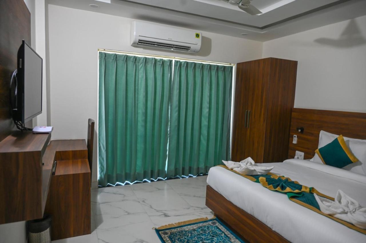 Hotel 7 Heaven Dehradun Bagian luar foto