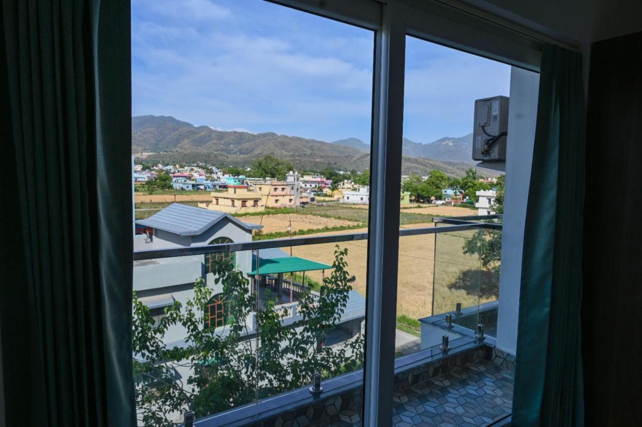Hotel 7 Heaven Dehradun Bagian luar foto