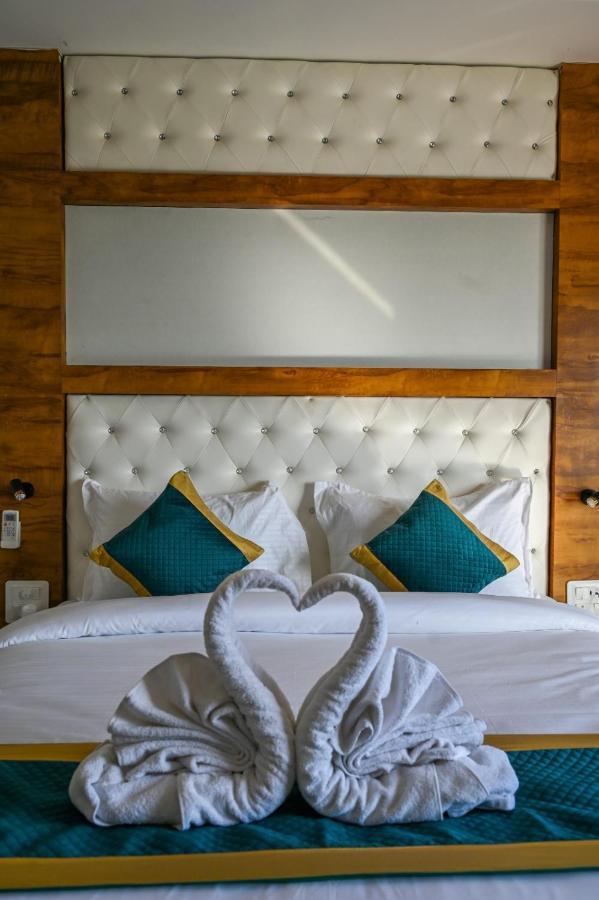 Hotel 7 Heaven Dehradun Bagian luar foto