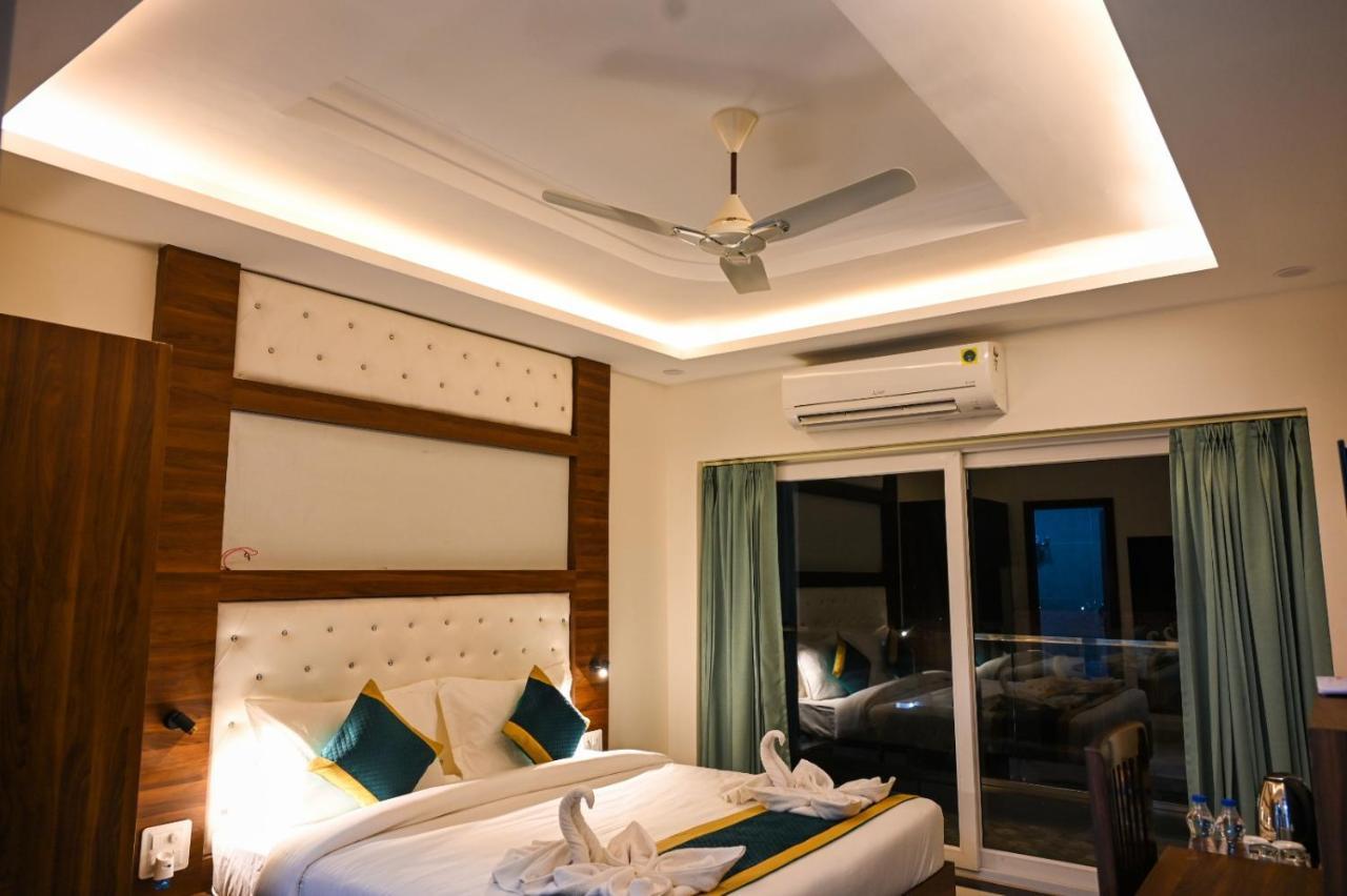 Hotel 7 Heaven Dehradun Bagian luar foto