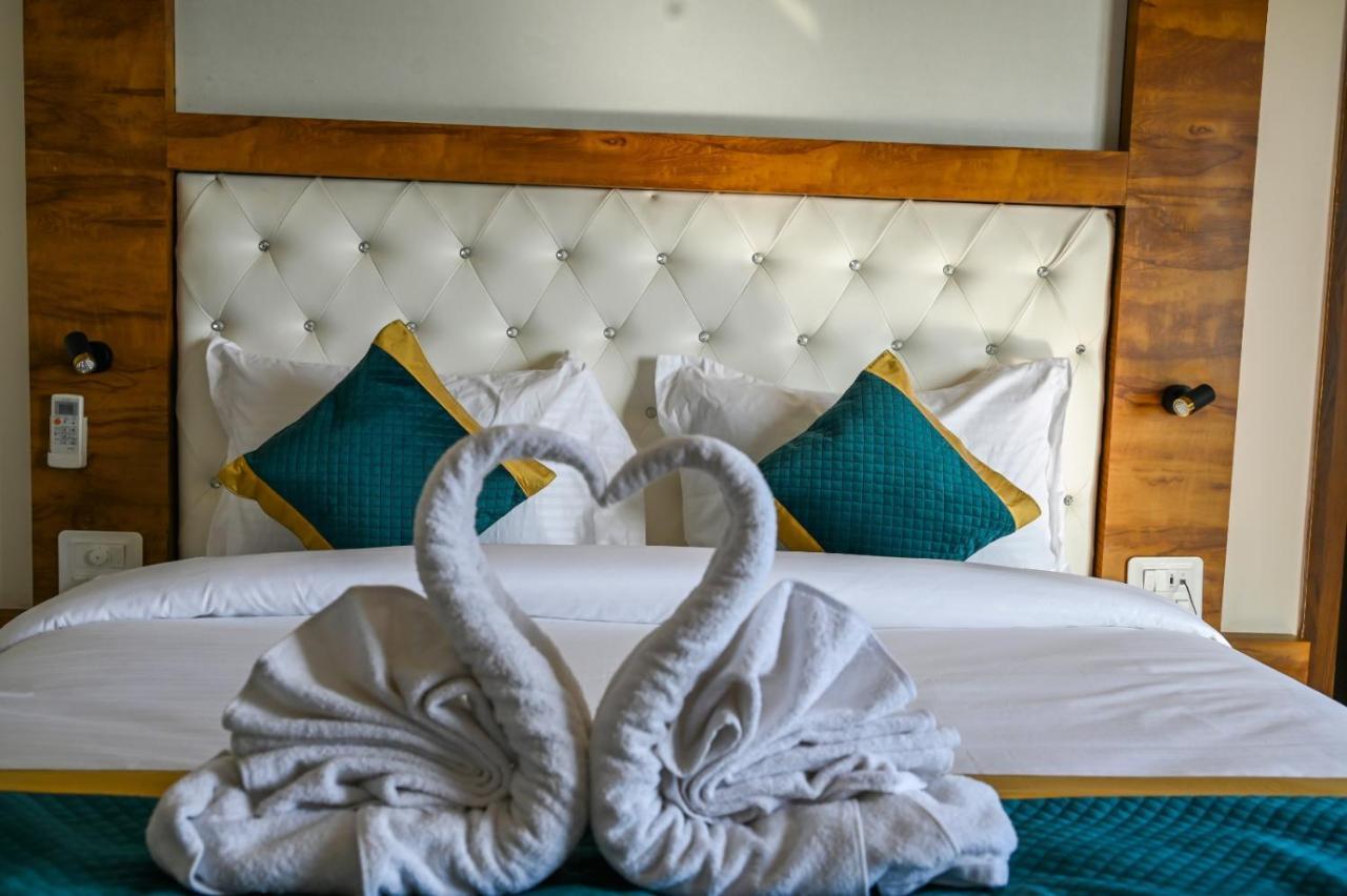 Hotel 7 Heaven Dehradun Bagian luar foto