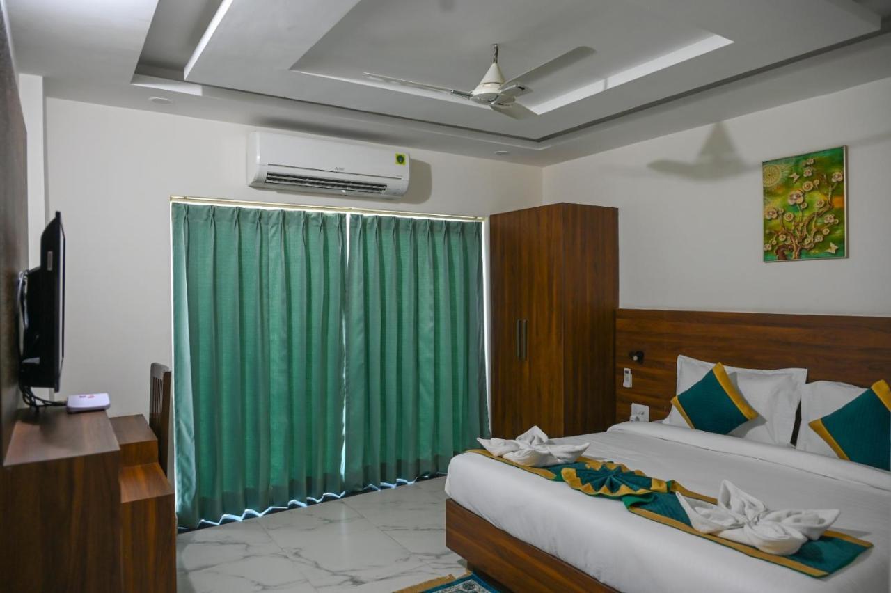 Hotel 7 Heaven Dehradun Bagian luar foto
