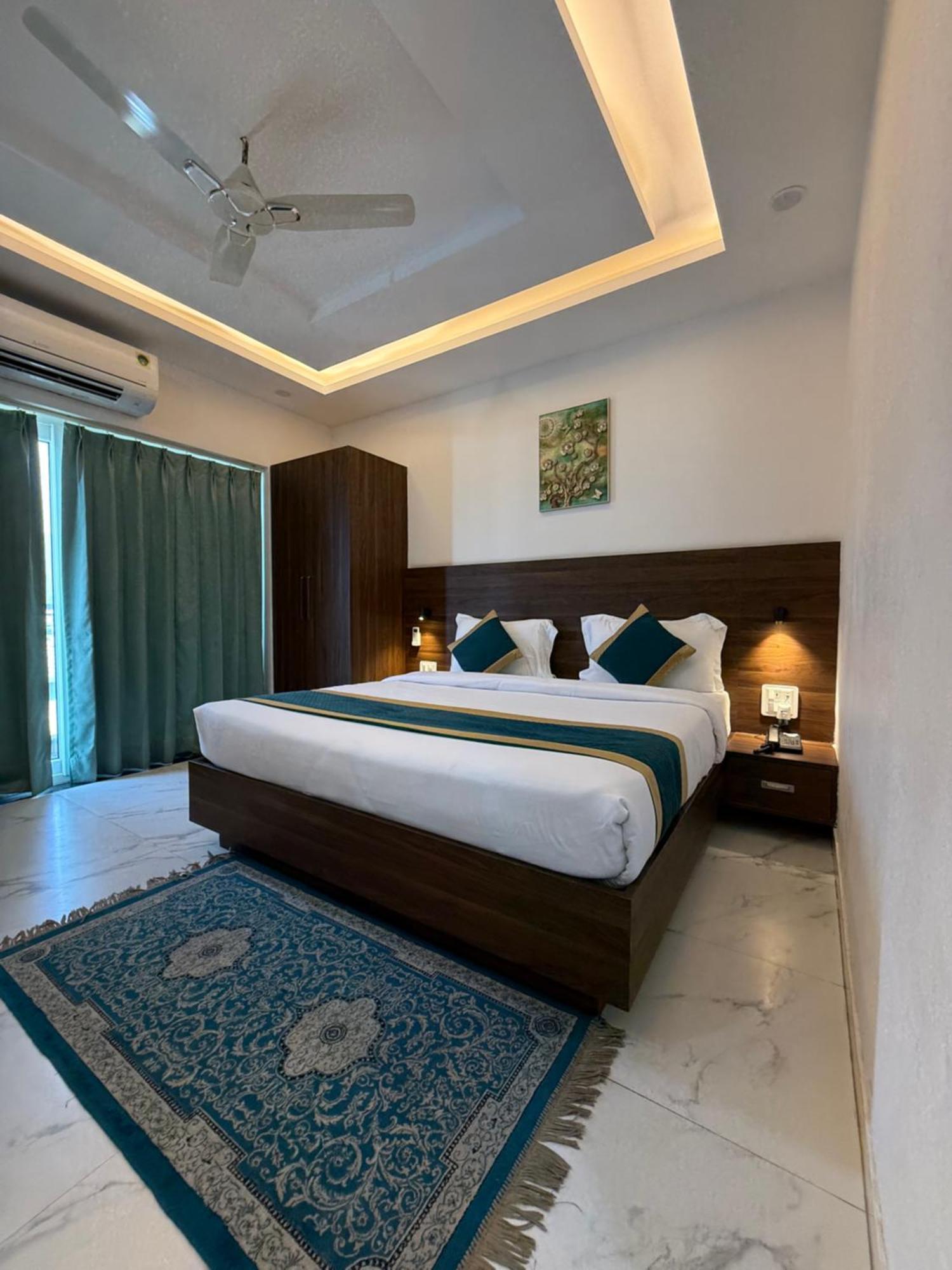 Hotel 7 Heaven Dehradun Bagian luar foto