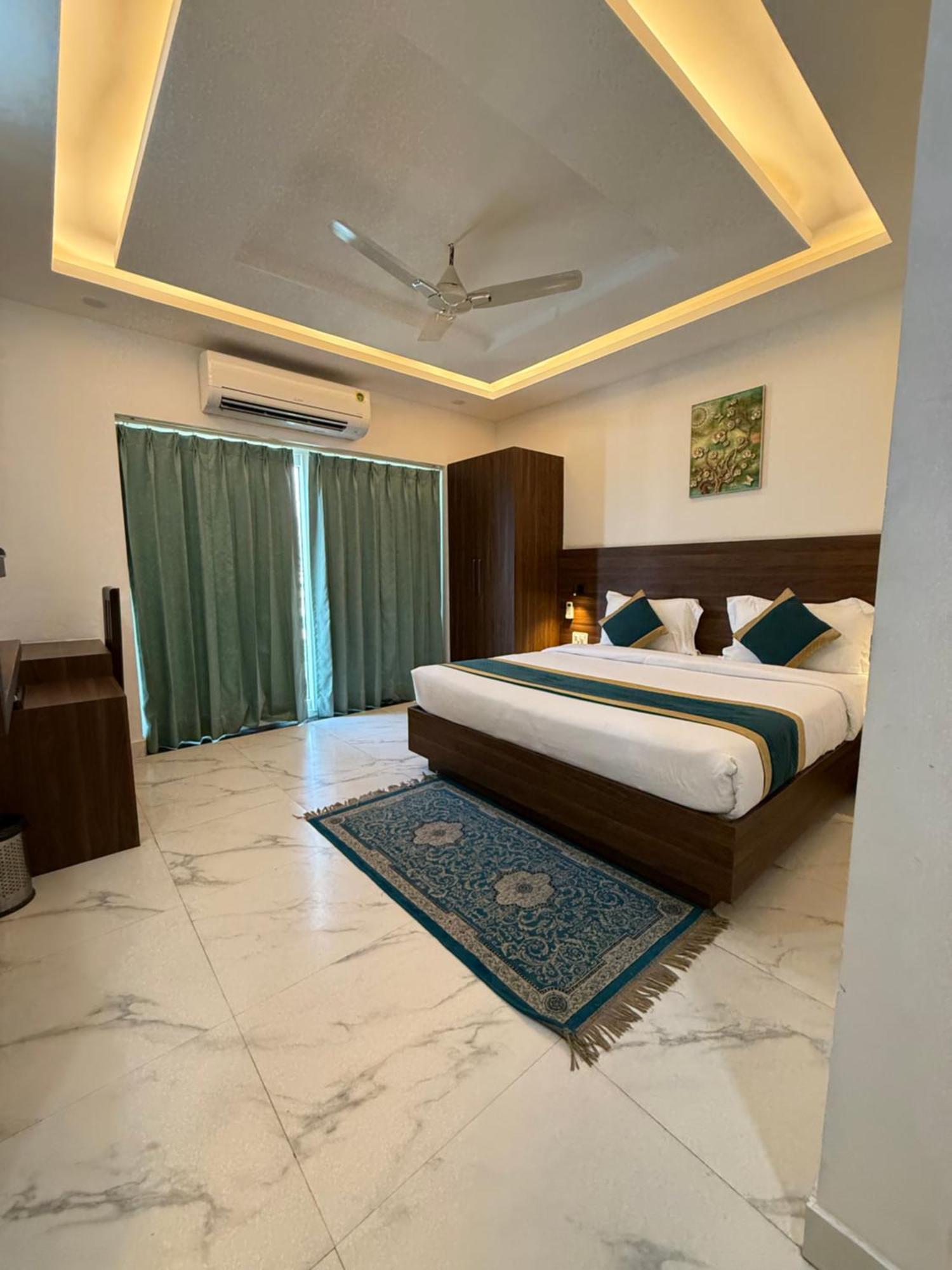 Hotel 7 Heaven Dehradun Bagian luar foto