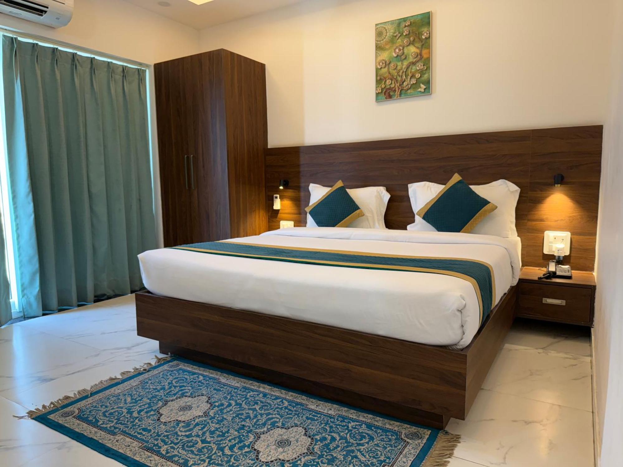 Hotel 7 Heaven Dehradun Bagian luar foto